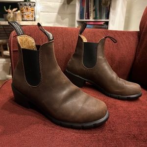 Blundstone Heeled Boots, Size 7, Antique Brown, brown leather boots